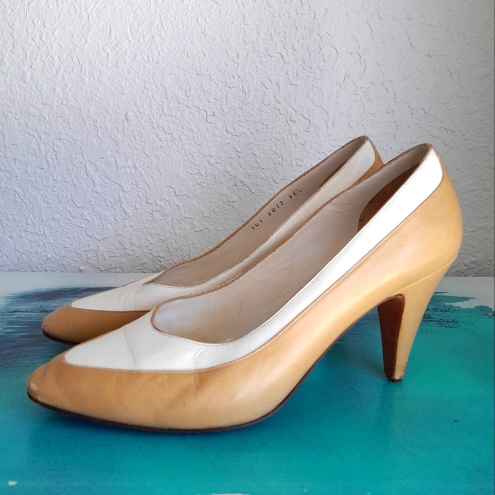 Vintage Gucci Leather Spectator Pumps